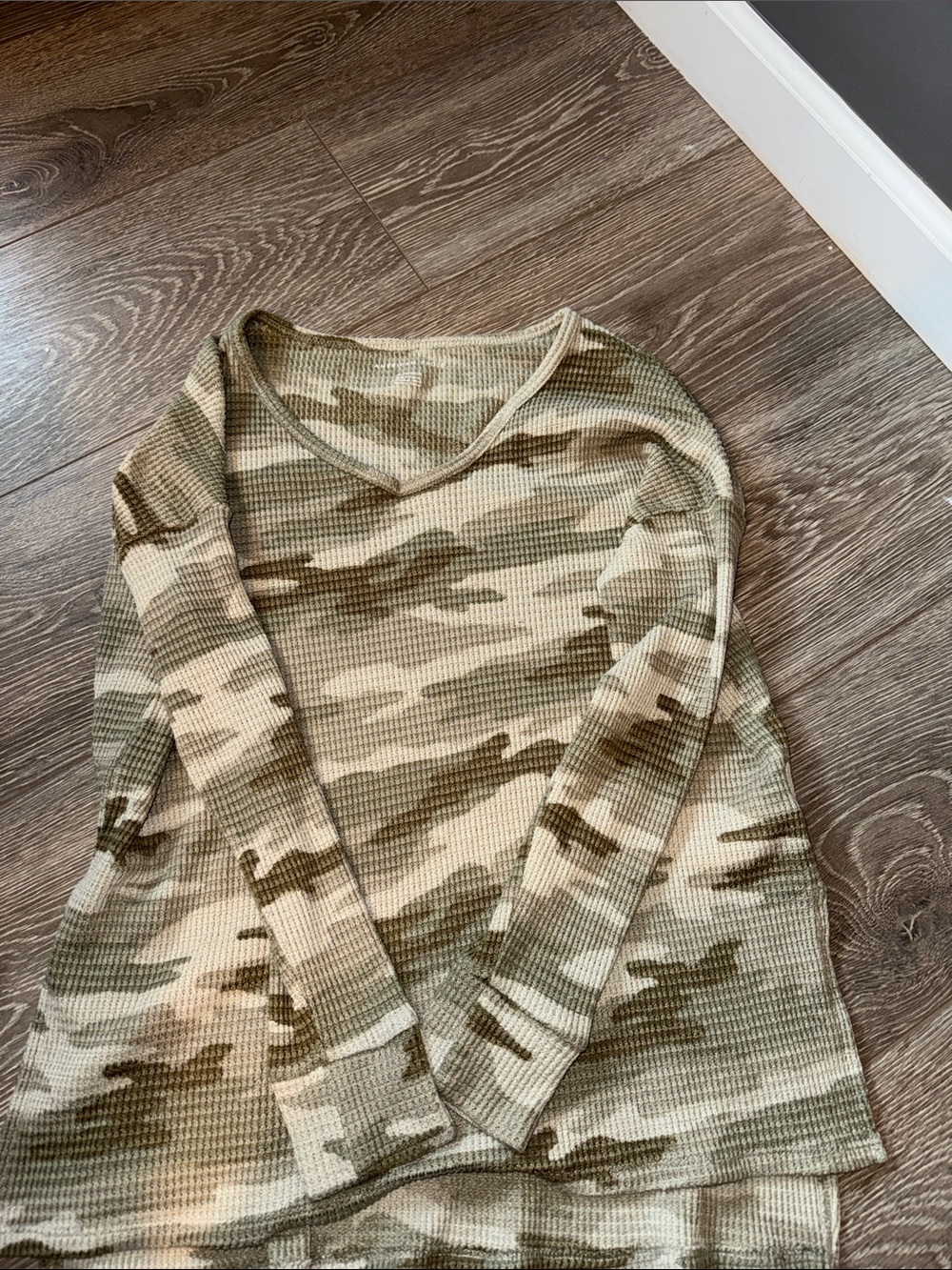 American Eagle Camo Waffle Knit V-Neck Long Sleeve Top - Beige Green Camo